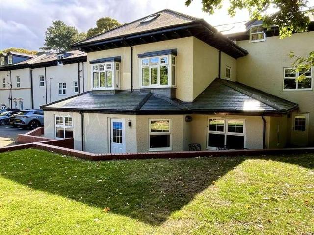 3 bed flat for sale