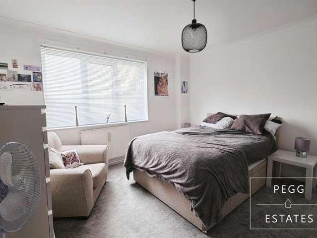 3 bed flat for sale