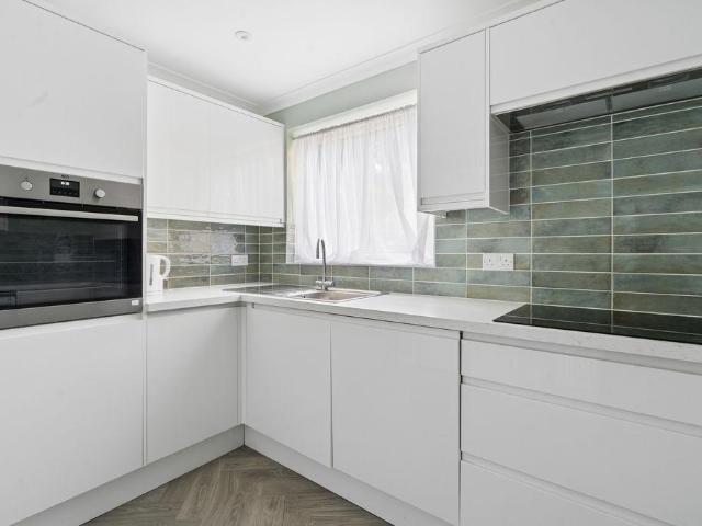 3 bed flat for sale