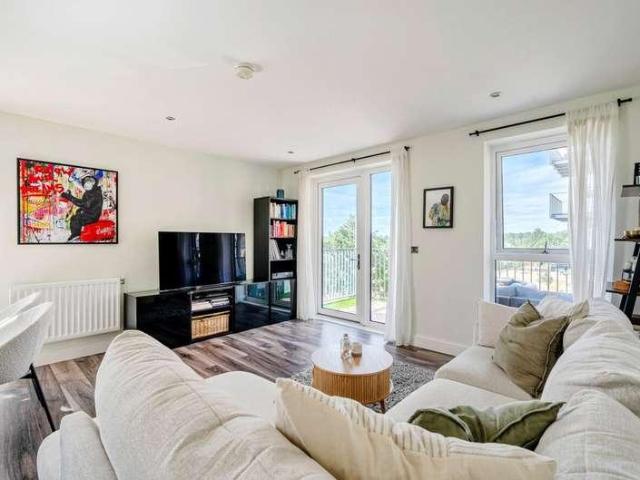 3 bed flat for sale