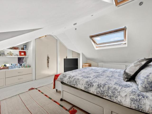 3 bed flat for sale