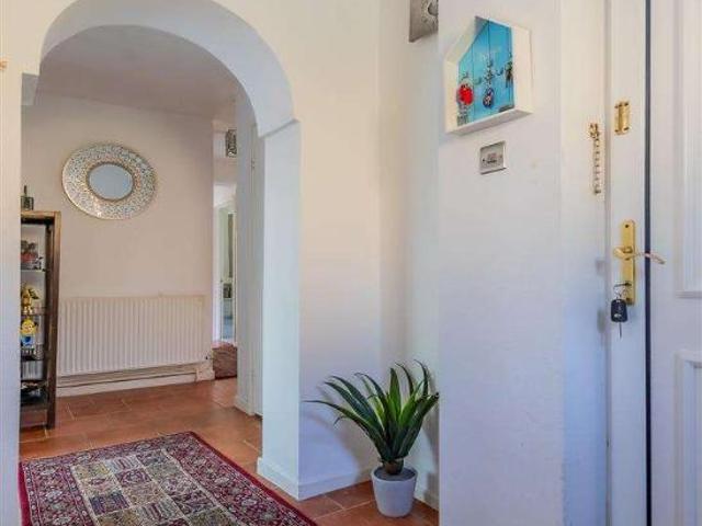 3 bed flat for sale
