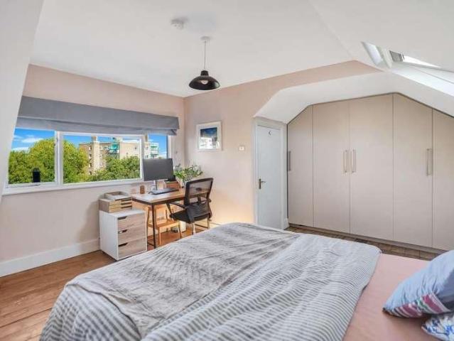 3 bed flat for sale