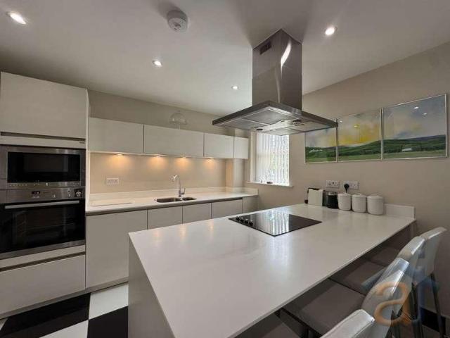 3 bed flat for sale