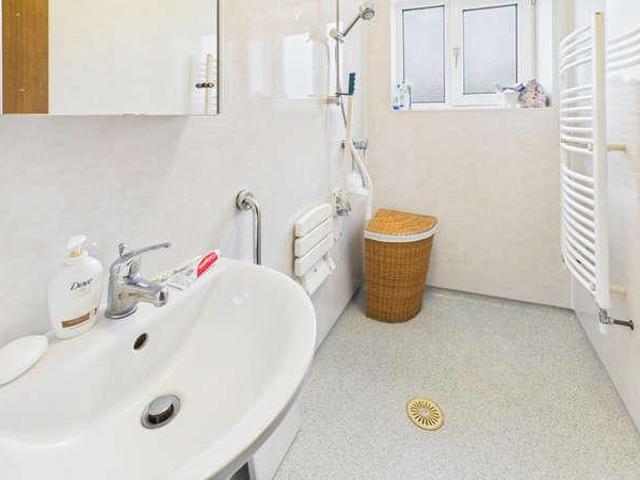 3 bed flat for sale
