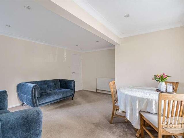 3 bed flat for sale