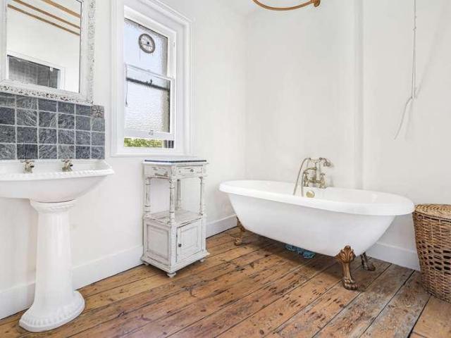 3 bed flat for sale