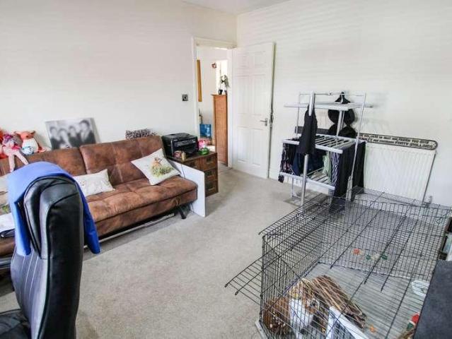 3 bed flat for sale