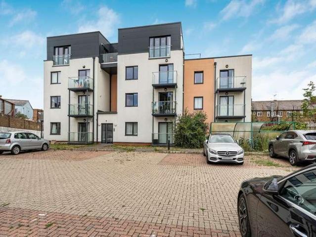 3 bed flat for sale