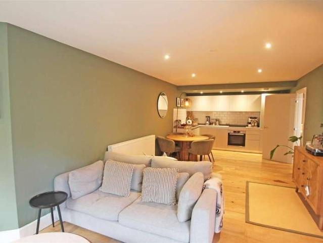3 bed flat for sale