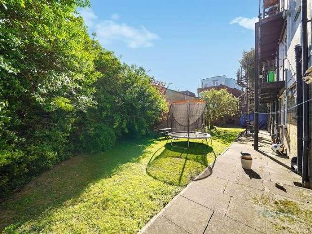 3 bed flat for sale