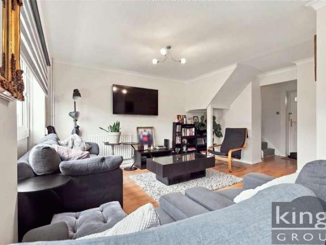 3 bed flat for sale