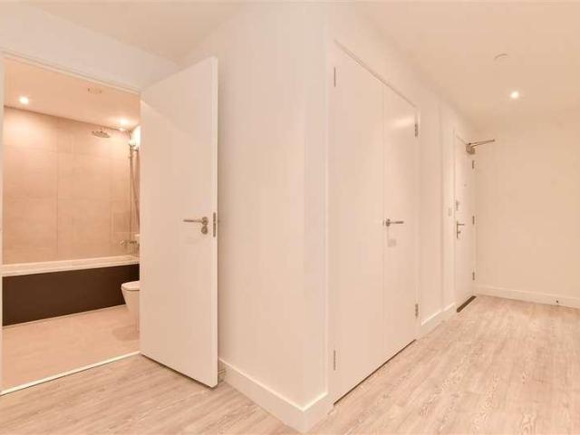 3 bed flat for sale