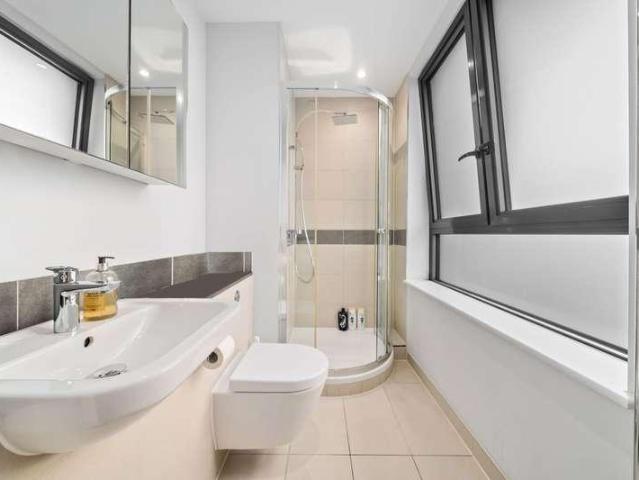 3 bed flat for sale