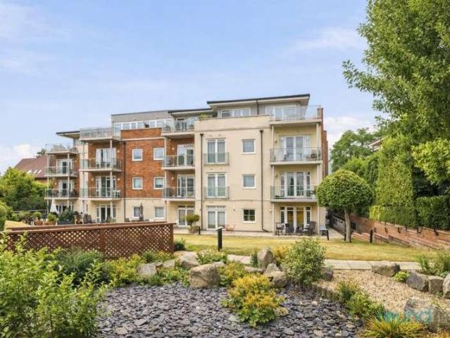 3 bed flat for sale