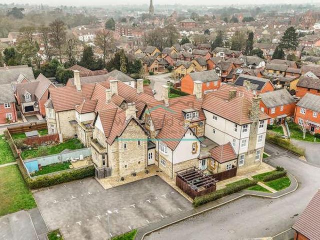 3 bed flat for sale