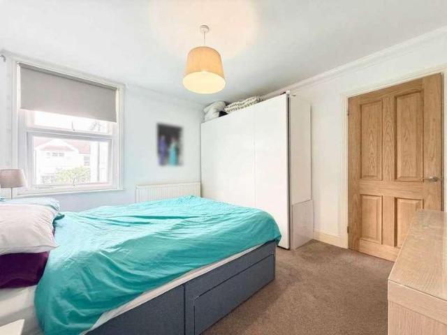 3 bed flat for sale