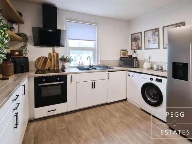 3 bed flat for sale