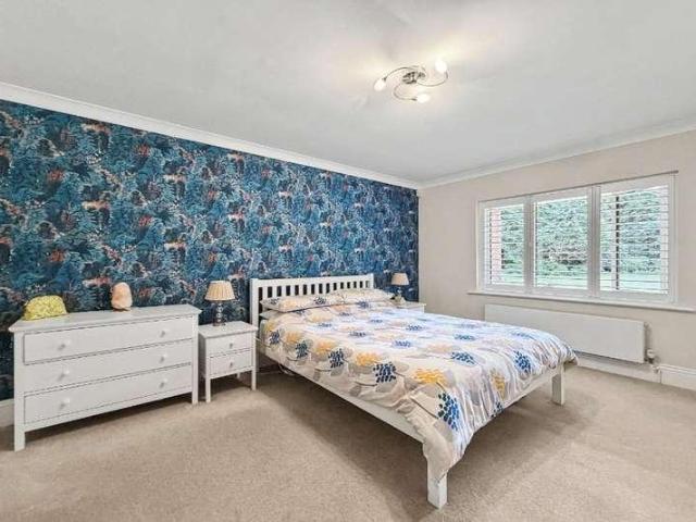 3 bed flat for sale