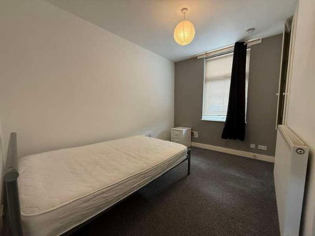 3 bed flat for sale