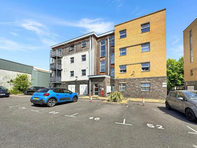 3 bed flat for sale