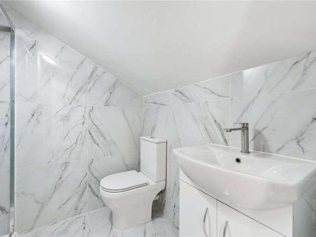 3 bed flat for sale