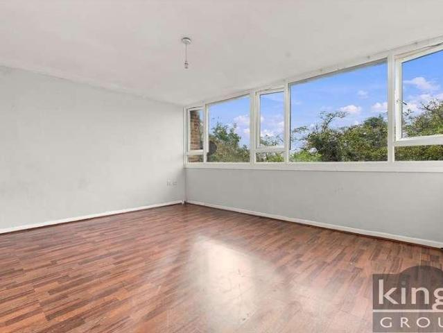 3 bed flat for sale