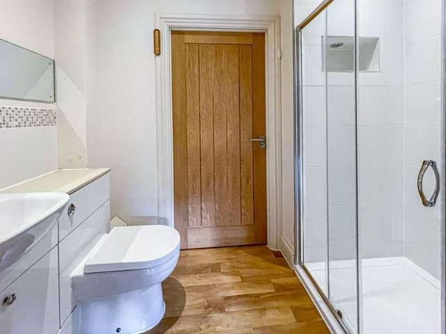 3 bed flat for sale