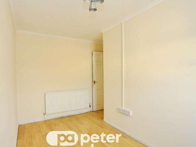 3 bed flat for sale