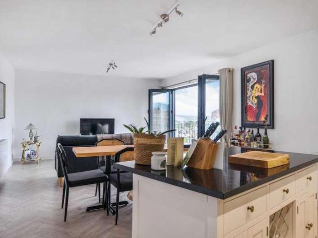 3 bed flat for sale