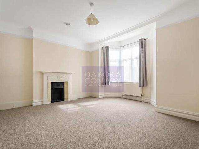 3 bed flat for sale