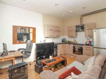 3 bed flat for sale