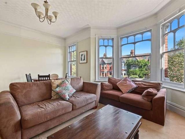 3 bed flat for sale