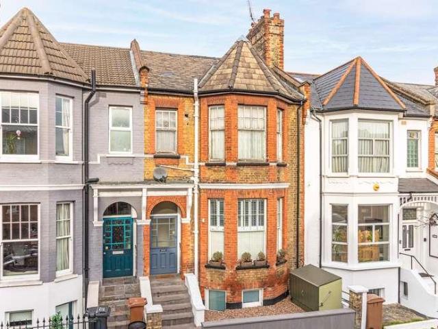 3 bed flat for sale