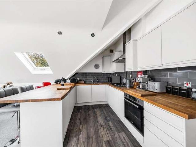 3 bed flat for sale
