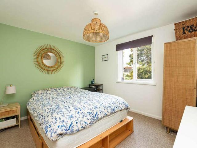 3 bed flat for sale