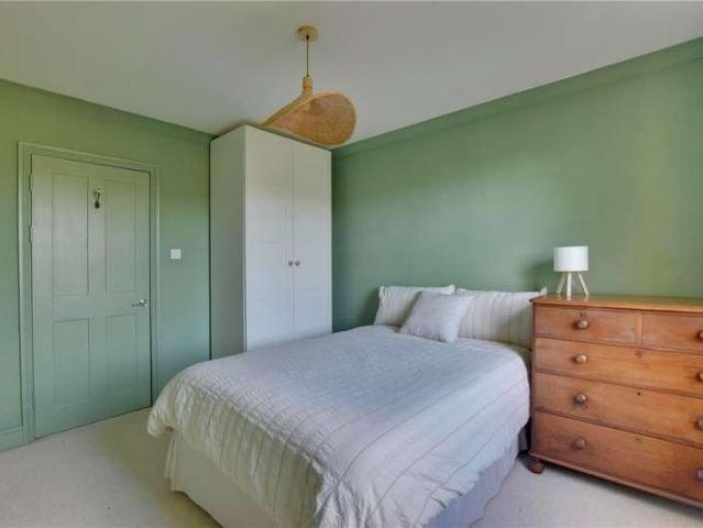 3 bed flat for sale