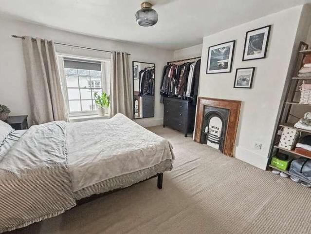 3 bed flat for sale