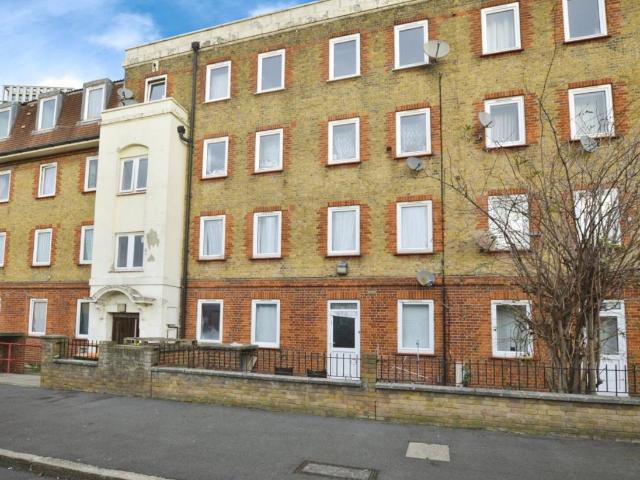 3 bed flat for sale