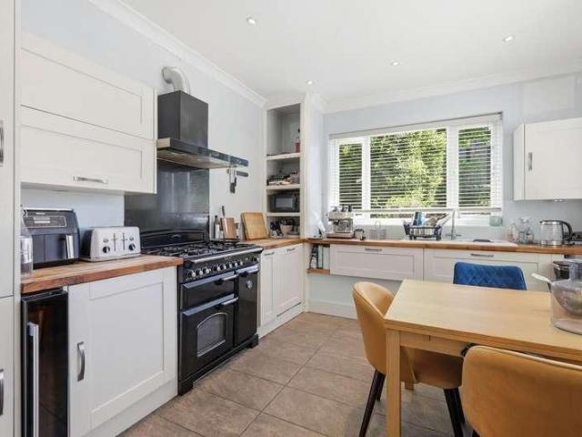 3 bed flat for sale