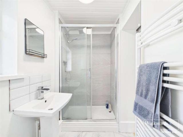 3 bed flat for sale