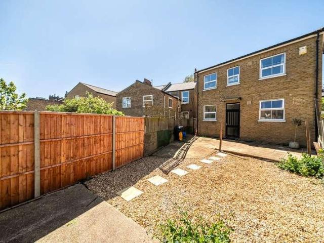 3 bed flat for sale