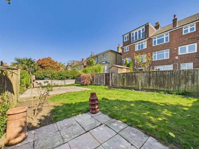 3 bed flat for sale