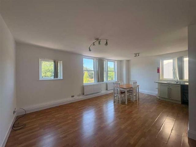 3 bed flat for sale