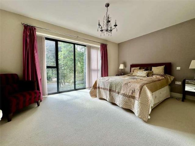 3 bed flat for sale