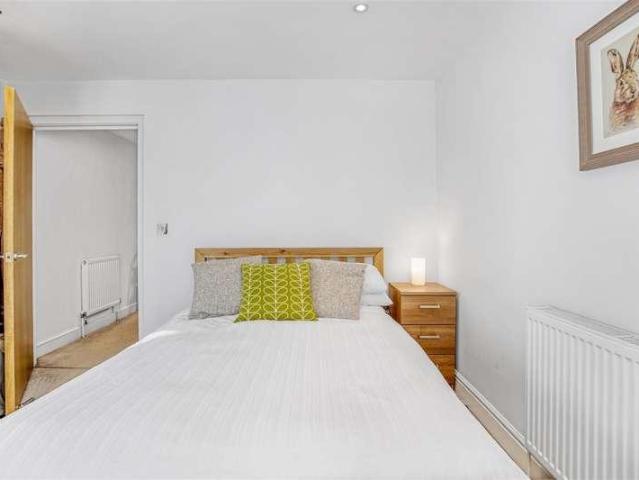 3 bed flat for sale