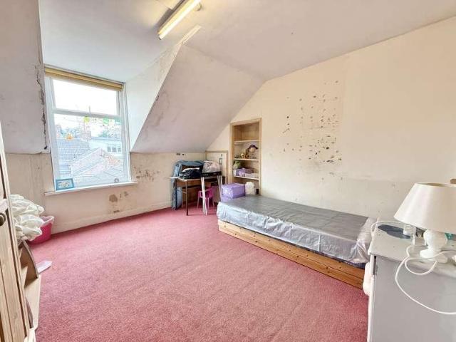 3 bed flat for sale