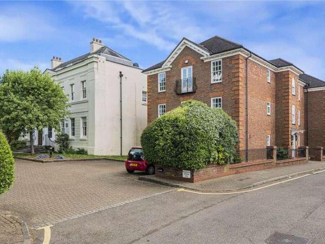 3 bed flat for sale
