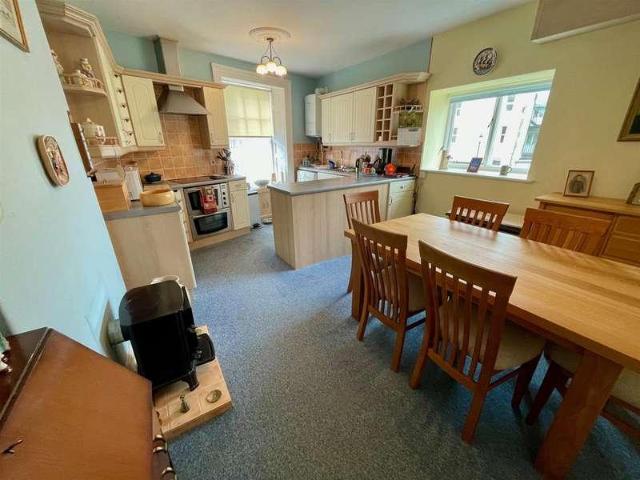 3 bed flat for sale