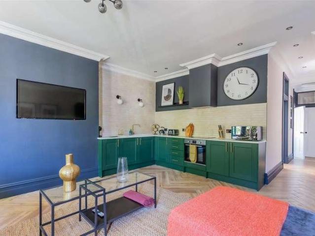 3 bed flat for sale